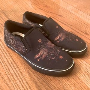 NWOT Dragonfly Pentagram Slip-On Sneakers